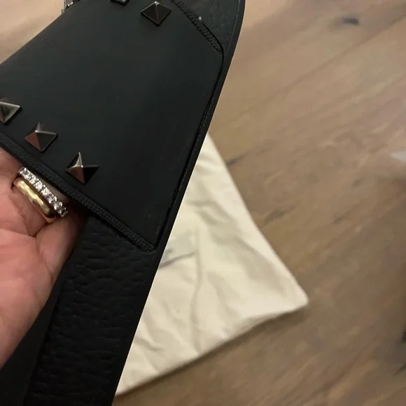 Valentino ROCKSTUD RUBBER SLIDER SANDAL. - Picture 9 of 10